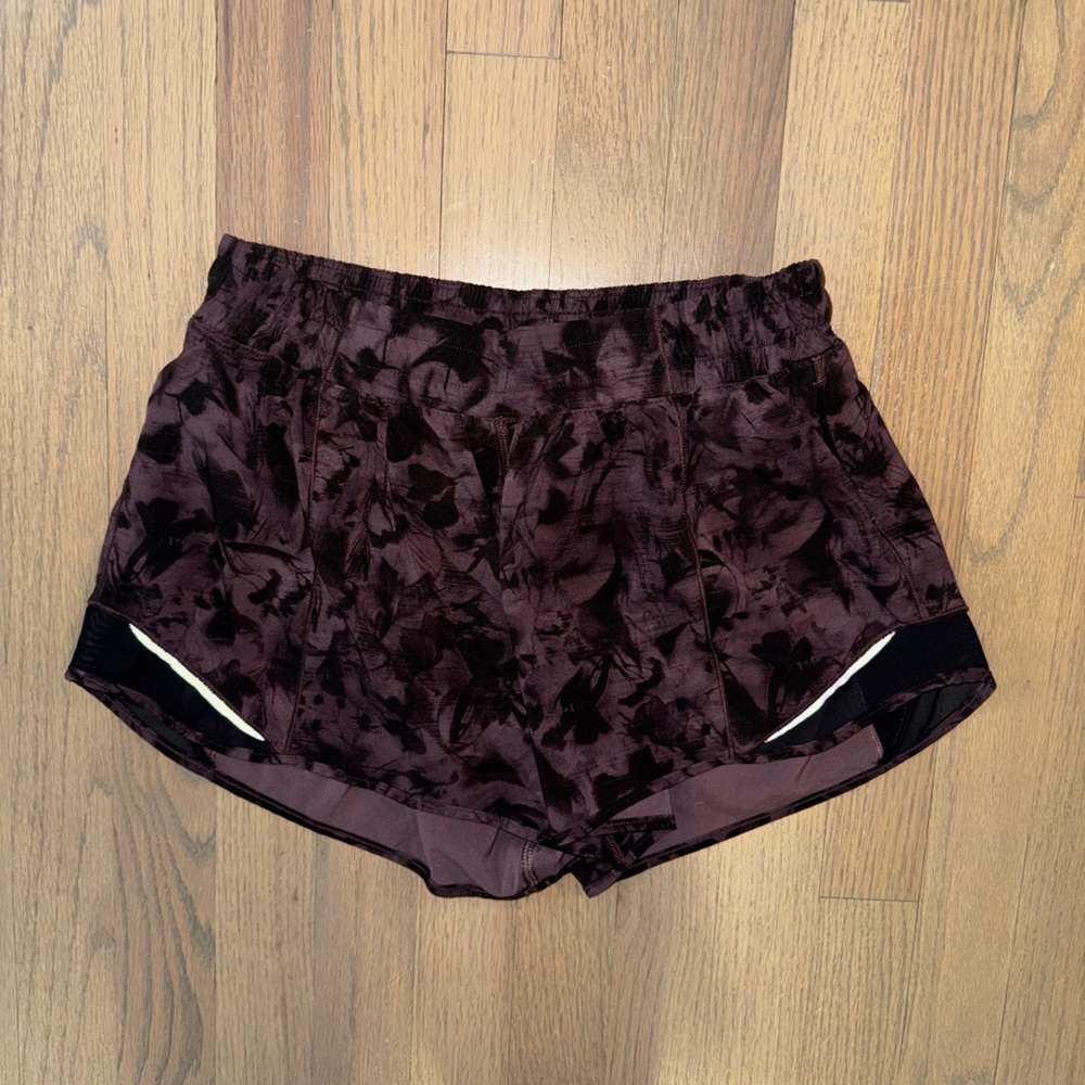 Lululemon Hotty Hot Short